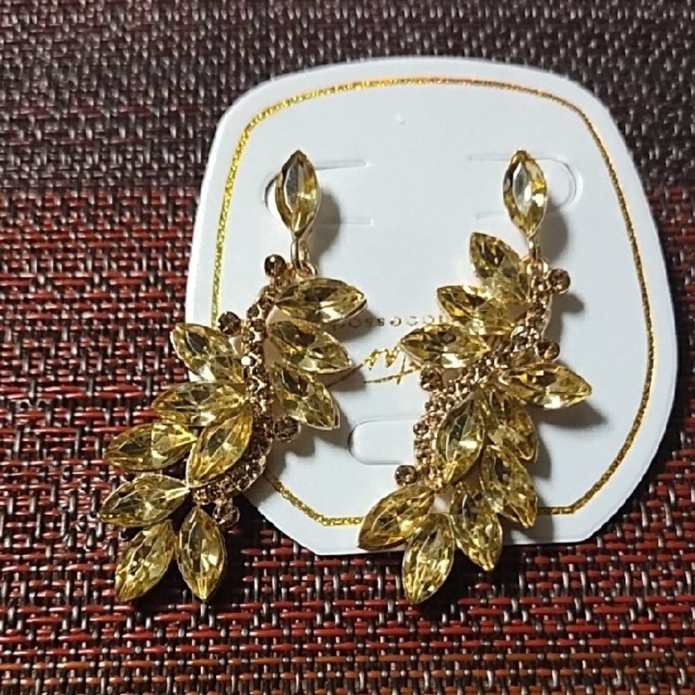 Gold Botanical Drop Earrings with Intricate Detailing